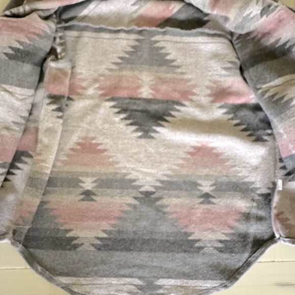 Aztec Southwest Pink Gray Button Closure Two Pockets  Shacket Size Medium - Picture 3 of 7